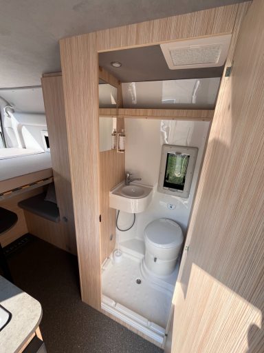 Ansicht Innenraum Dusche und Toilette